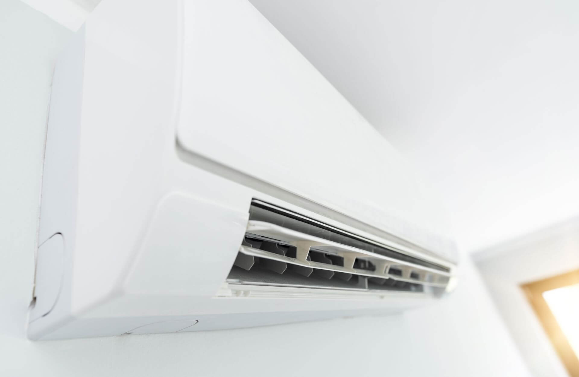 Split system air conditioner head unit