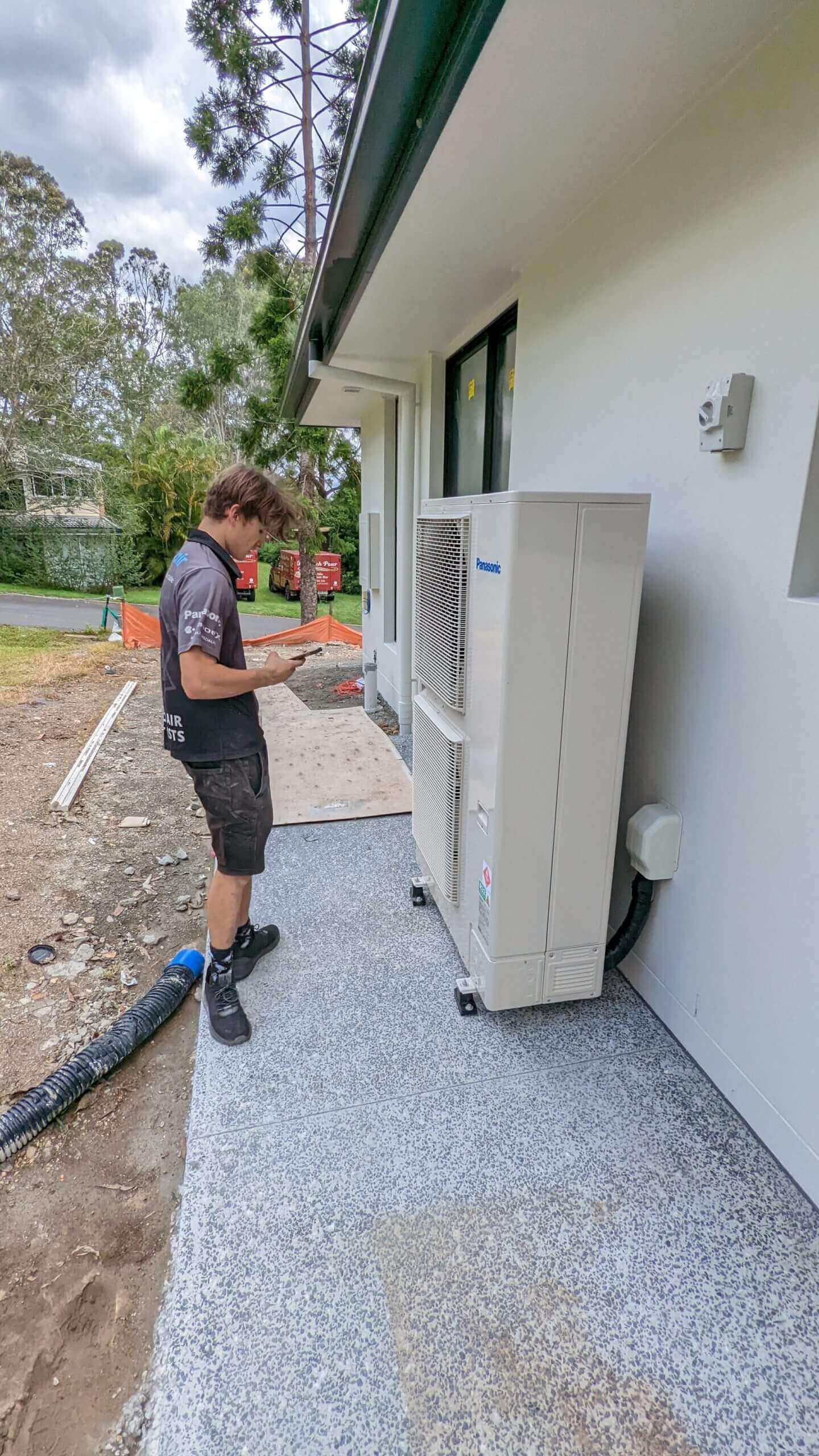 hvac professional doing ducted air con emergency repair