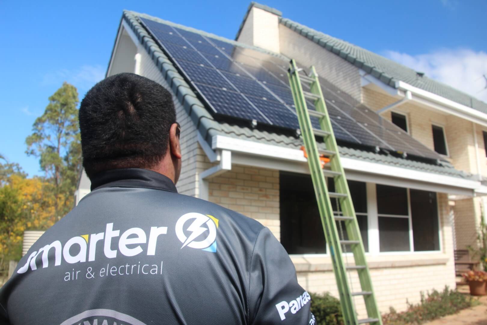 solar-electrician-inspecting-solar-installation (4) solar power brisbane installation