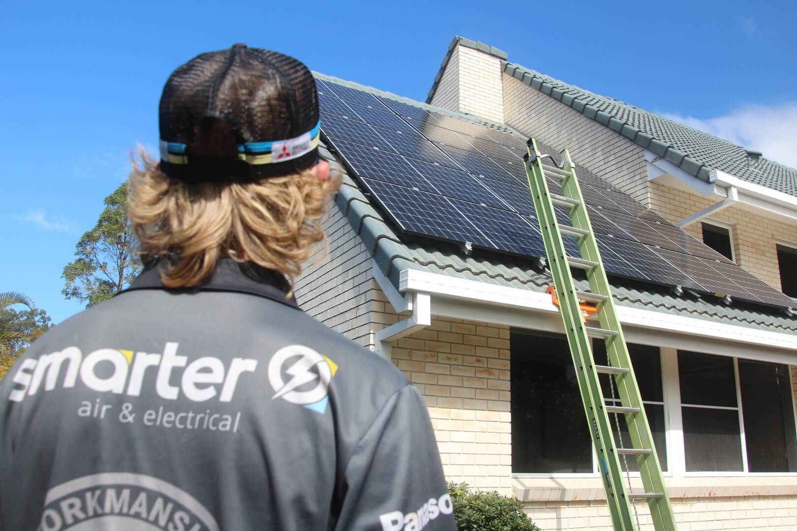 solar-electrician-inspecting-solar-installation (8) South Brisbane Solar Power Installation